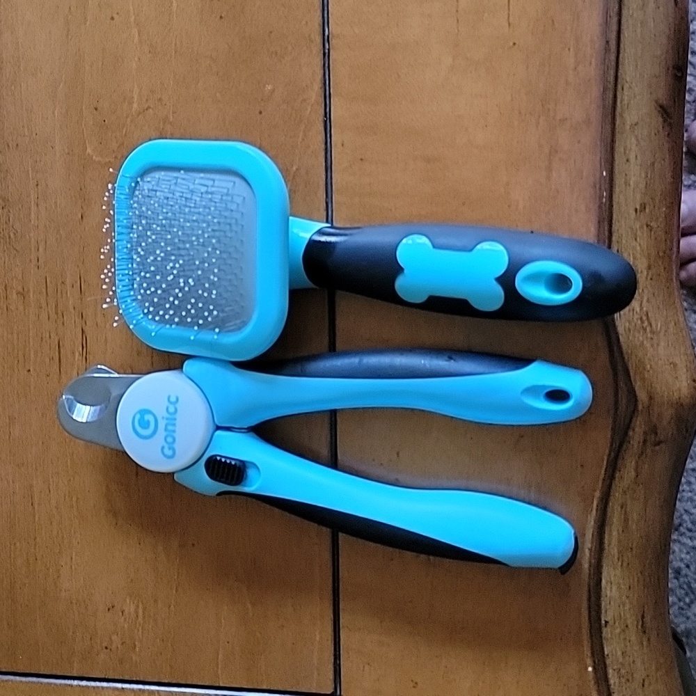 Gonicc Dog & Cat Pets Nail Clippers  and brush set - with Safety Guard